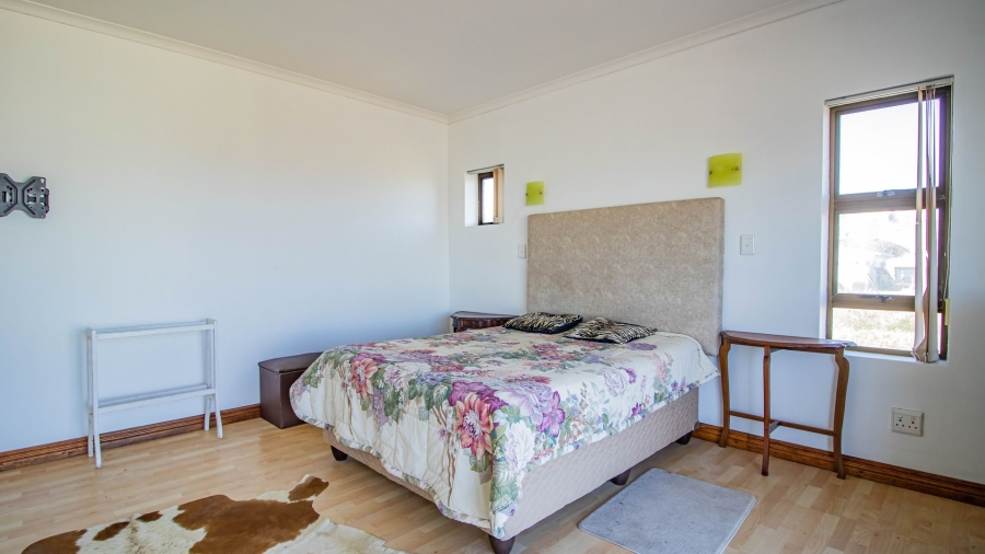 4 Bedroom Property for Sale in Pearl Bay Western Cape